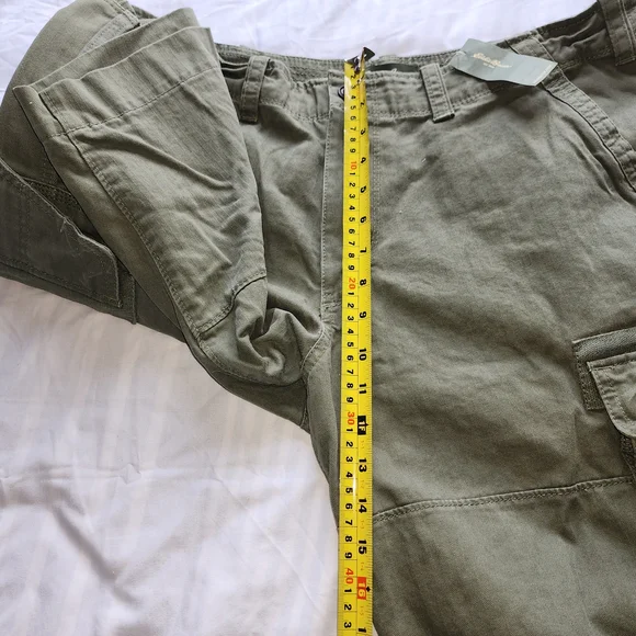 Eddie Bauer Ultimate Green Cargo Shorts Men's Size 36 NWT!!! - Picture 7 of 10